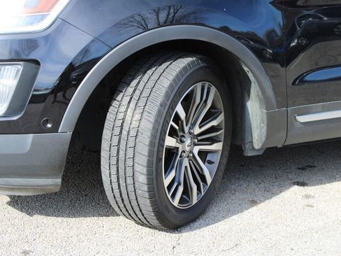 Used 2017 Ford Explorer Platinum image 18