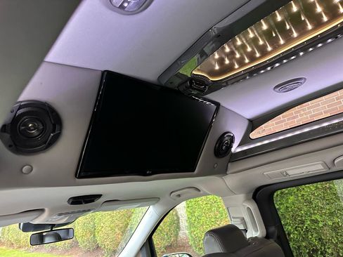 Used 2018 Mercedes-Benz Metris Passenger image 18