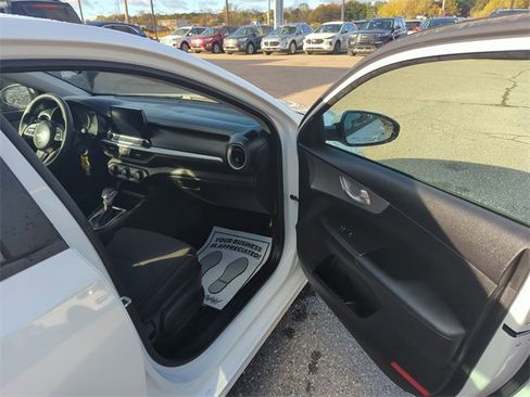 Used 2023 Kia Forte LXS image 7