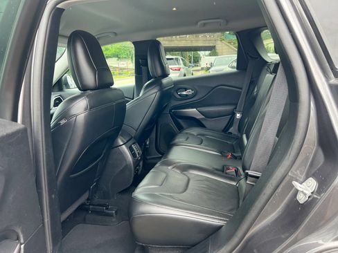 Used 2020 Jeep Cherokee Limited AWD/4WD image 28