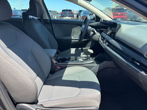 Used 2025 Kia K4 FWD image 35