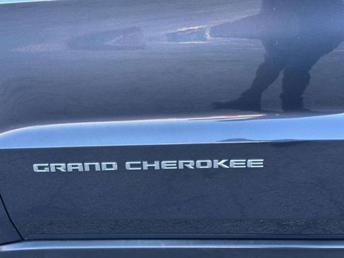 Used 2015 Jeep Grand Cherokee Limited w/ Luxury Group II AWD/4WD image 38