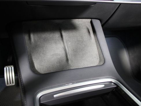 Used 2022 Tesla Model Y Performance image 9