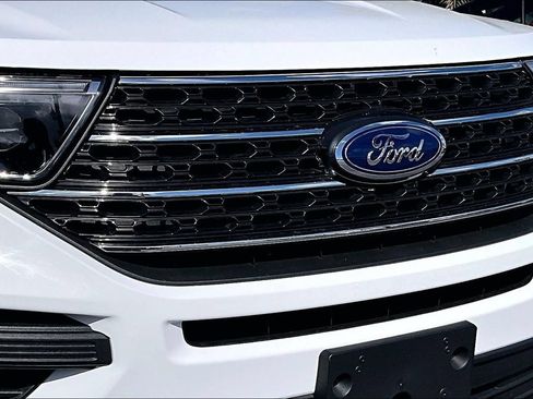 Used 2022 Ford Explorer XLT w/ Class IV Trailer Tow Package AWD/4WD image 36