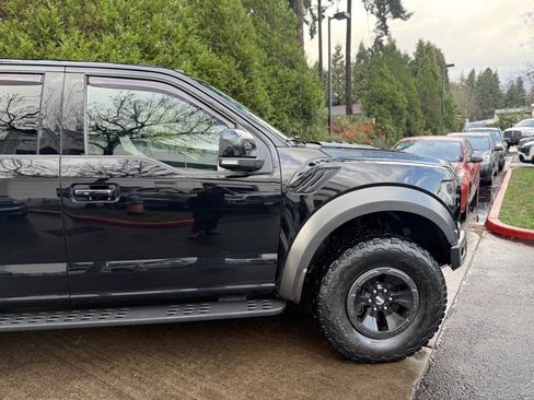 Used 2018 Ford F150 Raptor w/ Equipment Group 802A Luxury image 18