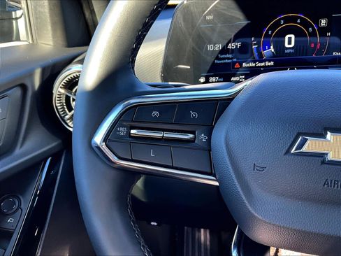 Used 2025 Chevrolet Equinox LT image 23