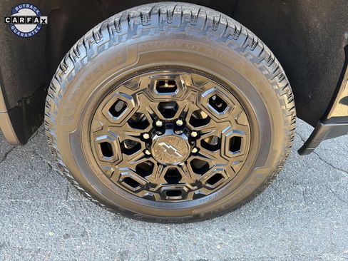 Used 2021 Chevrolet Silverado 2500 LT w/ Midnight Edition image 9