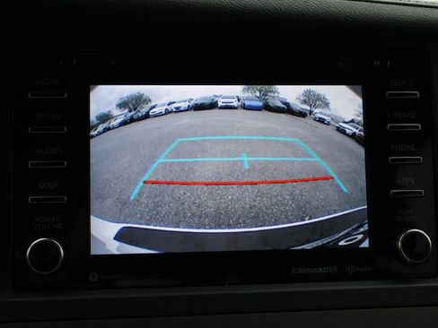 Used 2019 Toyota Sienna SE image 23