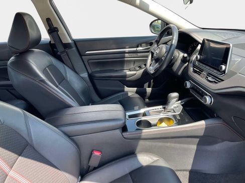 Used 2025 Nissan Altima 2.5 SR FWD image 10
