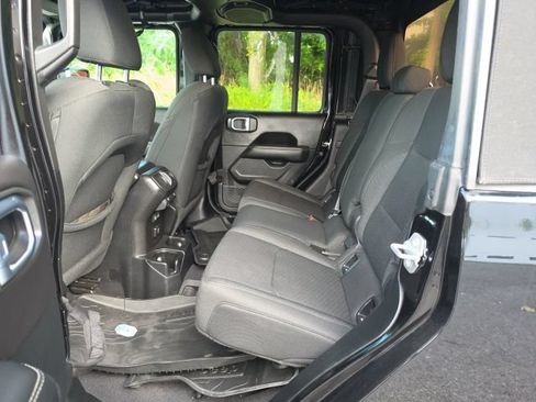 Used 2020 Jeep Gladiator Overland AWD/4WD image 17