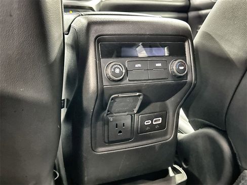 Used 2023 GMC Acadia SLT image 28