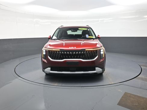 Used 2025 Kia Carnival EX image 8