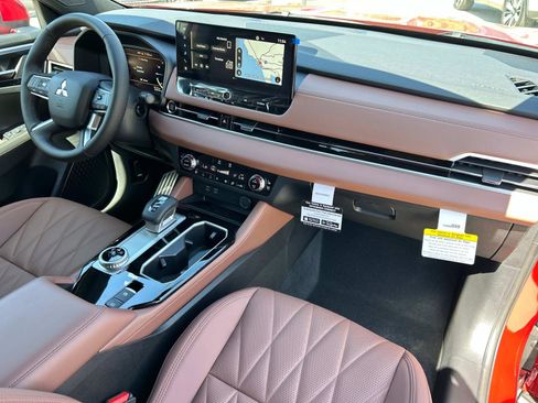 New 2025 Mitsubishi Outlander SEL image 29