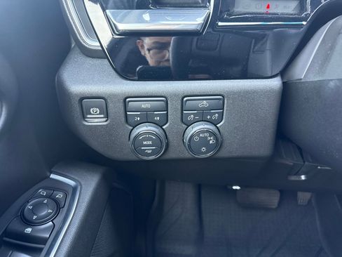 Used 2025 Chevrolet Silverado 1500 LT w/ Convenience Package II AWD/4WD image 36