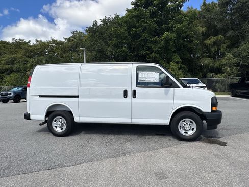 Used 2025 Chevrolet Express 2500 w/ Driver Convenience Package image 11