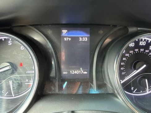 Used 2019 Toyota Camry SE FWD image 7