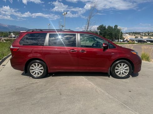 Used 2017 Toyota Sienna Limited AWD/4WD image 8