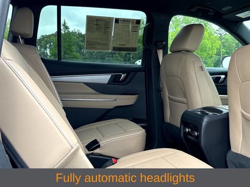 Used 2025 Buick Enclave Preferred FWD image 9