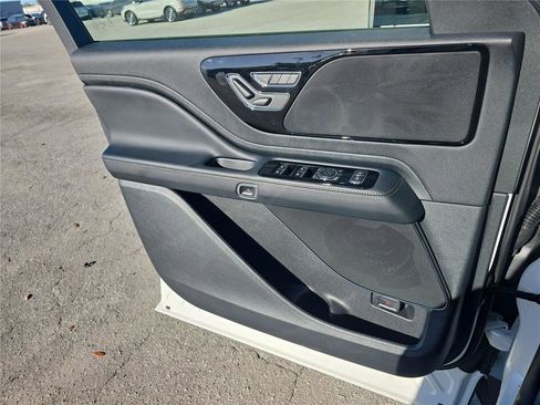 New 2026 Lincoln Aviator AWD image 14