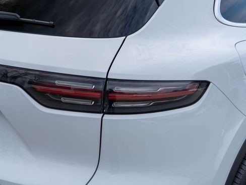 Certified 2023 Porsche Cayenne Platinum Edition AWD/4WD image 15