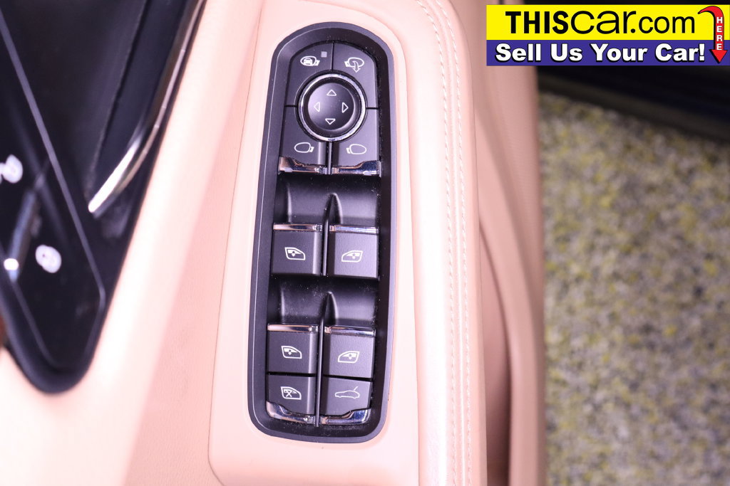 Used 2016 Porsche Macan Turbo AWD/4WD image 38
