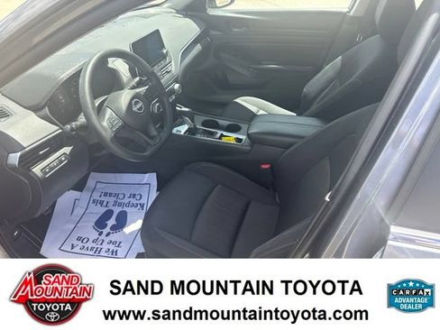 Used 2025 Nissan Altima 2.5 S FWD image 12