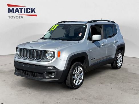 Used 2015 Jeep Renegade Latitude AWD/4WD image 3