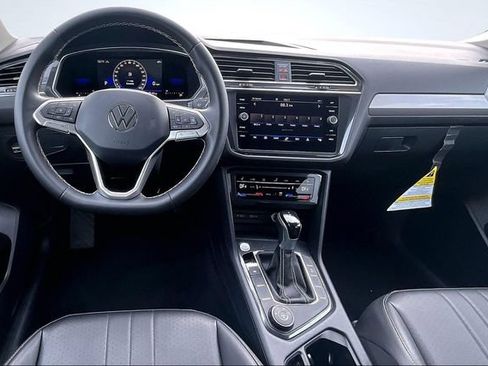 Used 2023 Volkswagen Tiguan SE AWD/4WD image 8