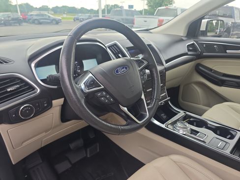 Certified 2019 Ford Edge Titanium w/ Cold Weather Package AWD/4WD image 10
