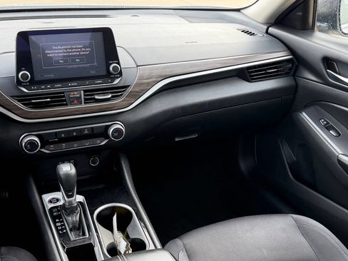 Certified 2024 Nissan Altima 2.5 SV FWD image 12