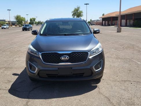 Used 2018 Kia Sorento FWD image 3