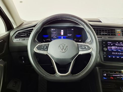 Used 2022 Volkswagen Tiguan SE w/ Panoramic Sunroof Package AWD/4WD image 15