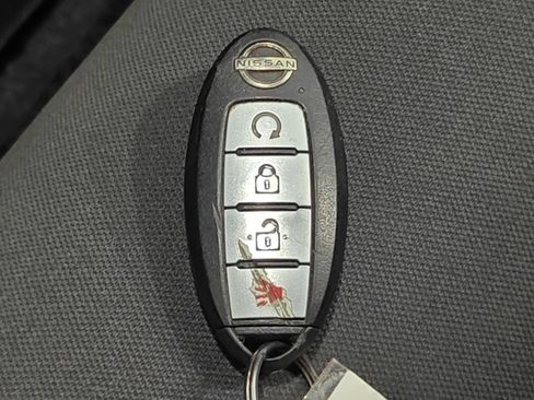 Used 2023 Nissan Frontier SV w/ Technology Package AWD/4WD image 12