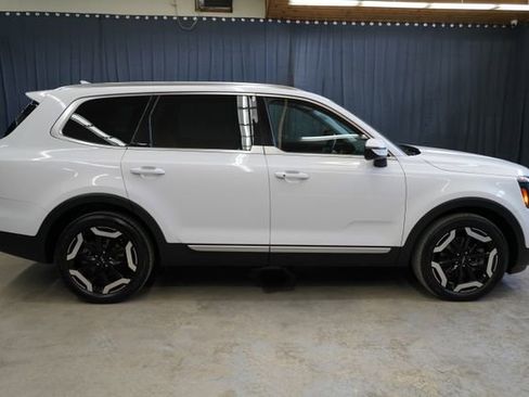 Used 2023 Kia Telluride EX w/ EX Captain's Chair Package AWD/4WD image 8