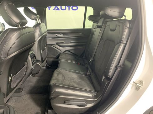 Used 2023 Jeep Grand Cherokee L Laredo image 32