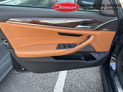 Used 2019 BMW 540i w/ M Sport Package image 8