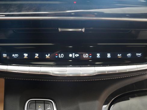 Used 2021 Cadillac Escalade Premium Luxury w/ Driver Assist Tech Package AWD/4WD image 21