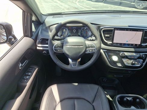 New 2027 Chrysler Pacifica Select FWD image 11