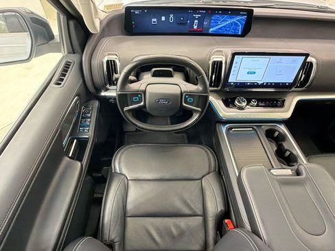 Certified 2025 Ford Expedition Platinum AWD/4WD image 28