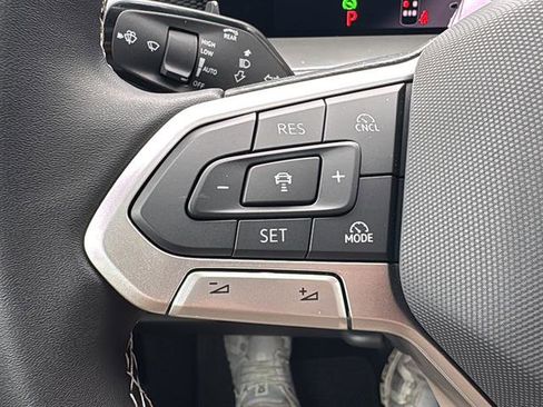 New 2026 Volkswagen Tiguan SE FWD image 18