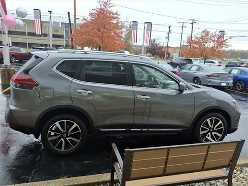 Used 2020 Nissan Rogue SL w/ Premium Package image 25