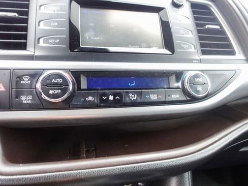 Used 2019 Toyota Highlander LE image 20