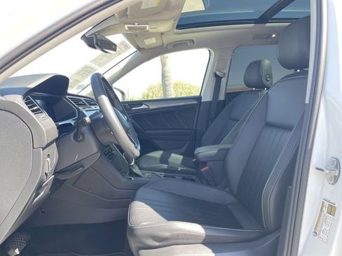 Used 2023 Volkswagen Tiguan SE w/ Panoramic Sunroof Package FWD image 18