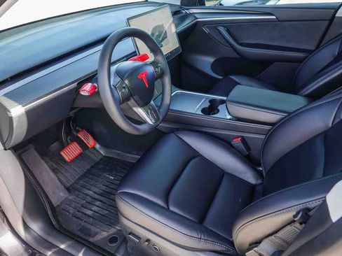 Used 2024 Tesla Model Y 2WD image 14