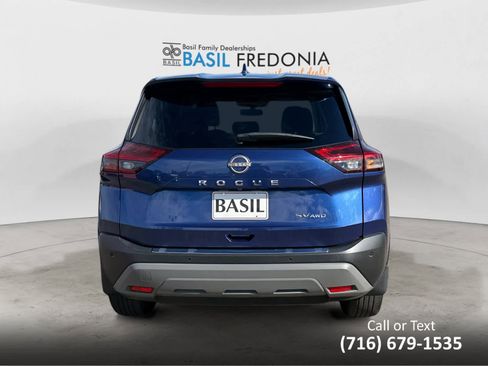 Used 2023 Nissan Rogue SV image 4