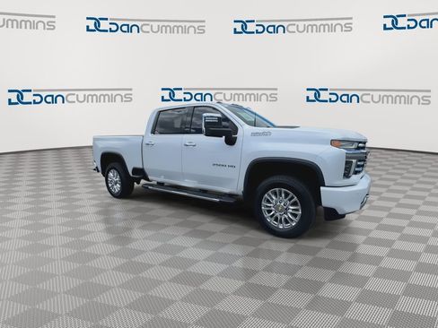 Used 2022 Chevrolet Silverado 2500 High Country w/ Z71 Off-Road Package AWD/4WD image 2