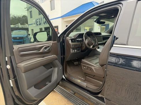 Used 2022 GMC Yukon XL Denali w/ Denali Premium Package image 16