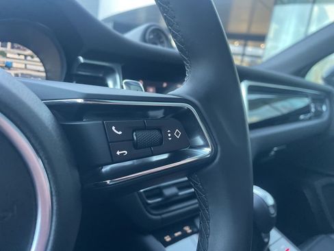 Certified 2025 Porsche Macan image 41