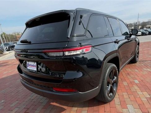 Used 2023 Jeep Grand Cherokee Limited w/ Luxury Tech Group II image 9