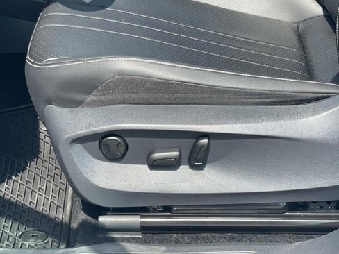 Used 2024 Volkswagen Tiguan SE FWD image 15